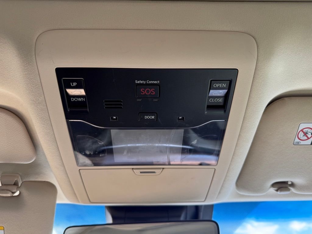 Used 2017  Lexus 570 image 17