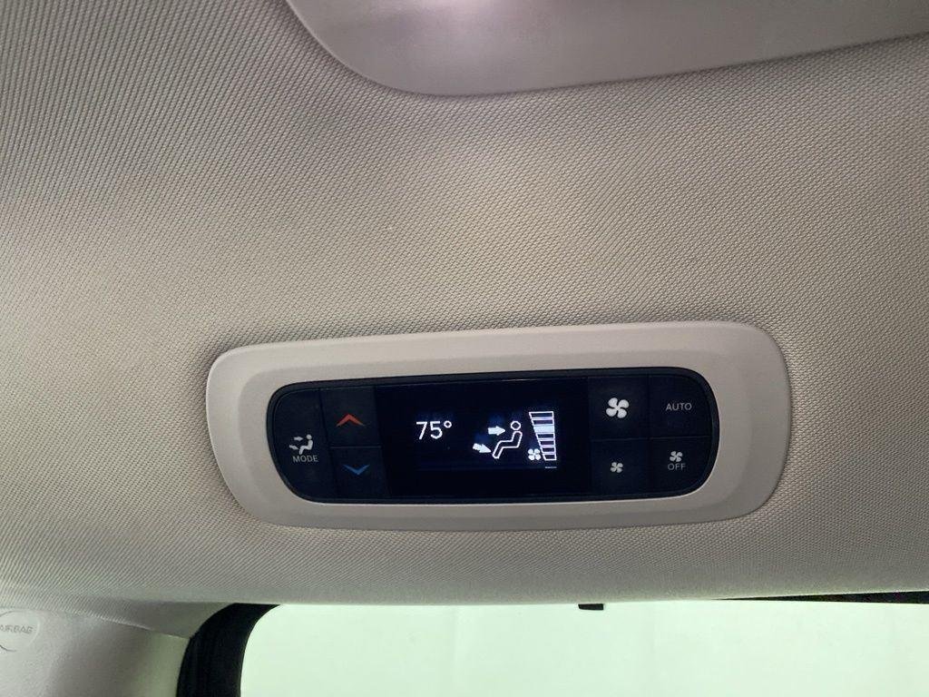 Used 2023 Crystal Metallic Chrysler Touring L image 28