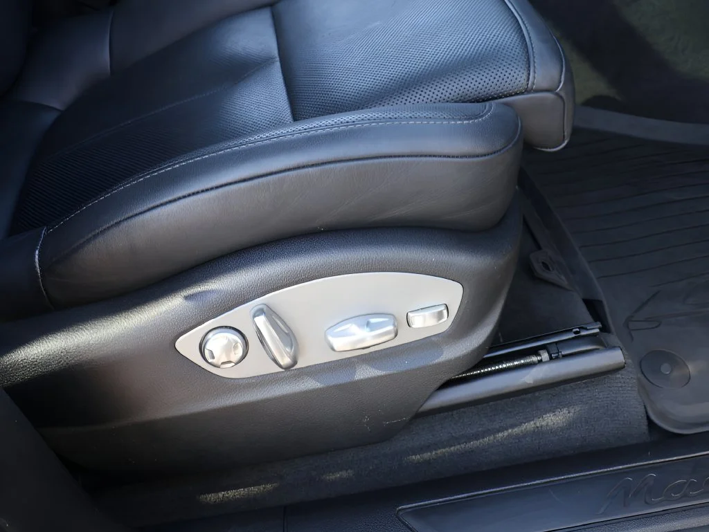 Used 2018  Porsche Base image 9