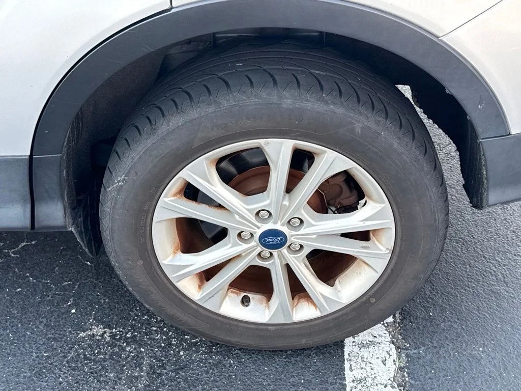 Used 2019 Silver Ford SE image 4