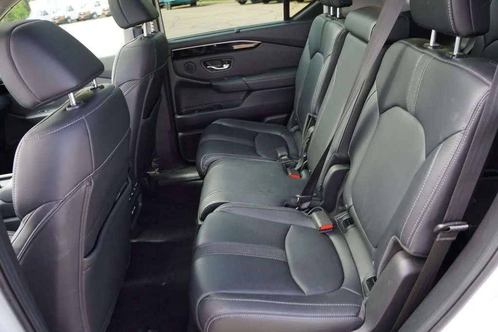 Used 2023 Platinum White Pearl Honda Touring image 17