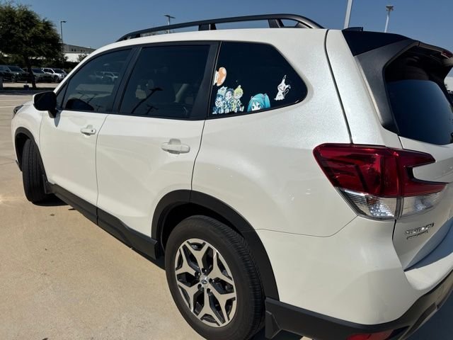Used 2024  Subaru Premium image 5