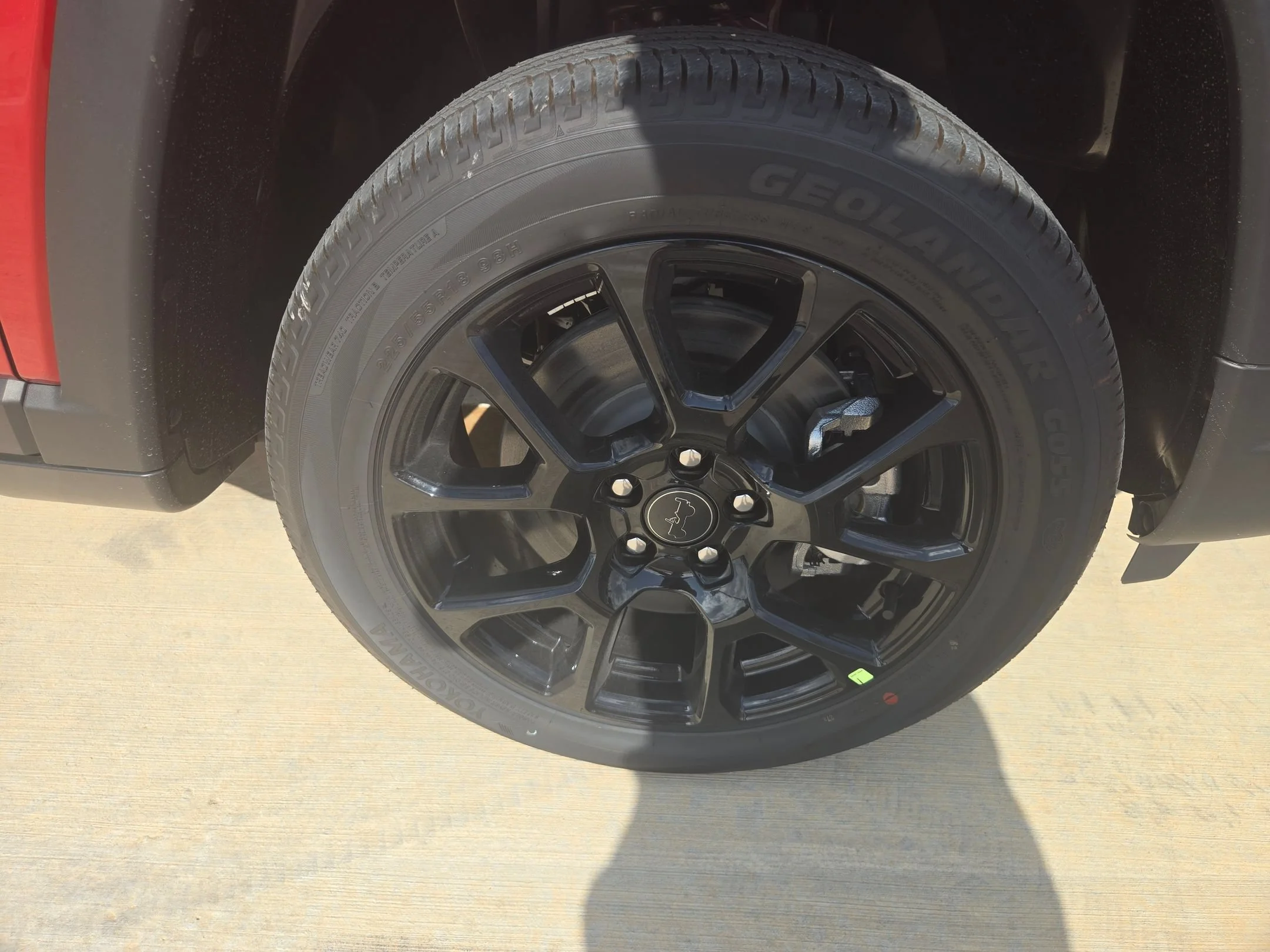 New 2026 Red Hot Pearl-Coat Exterior Paint Jeep Latitude image 27