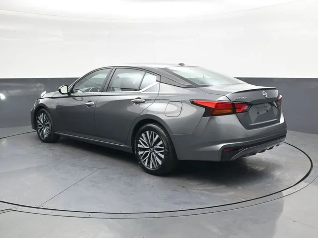 2025 Nissan Altima SV - Photo 6