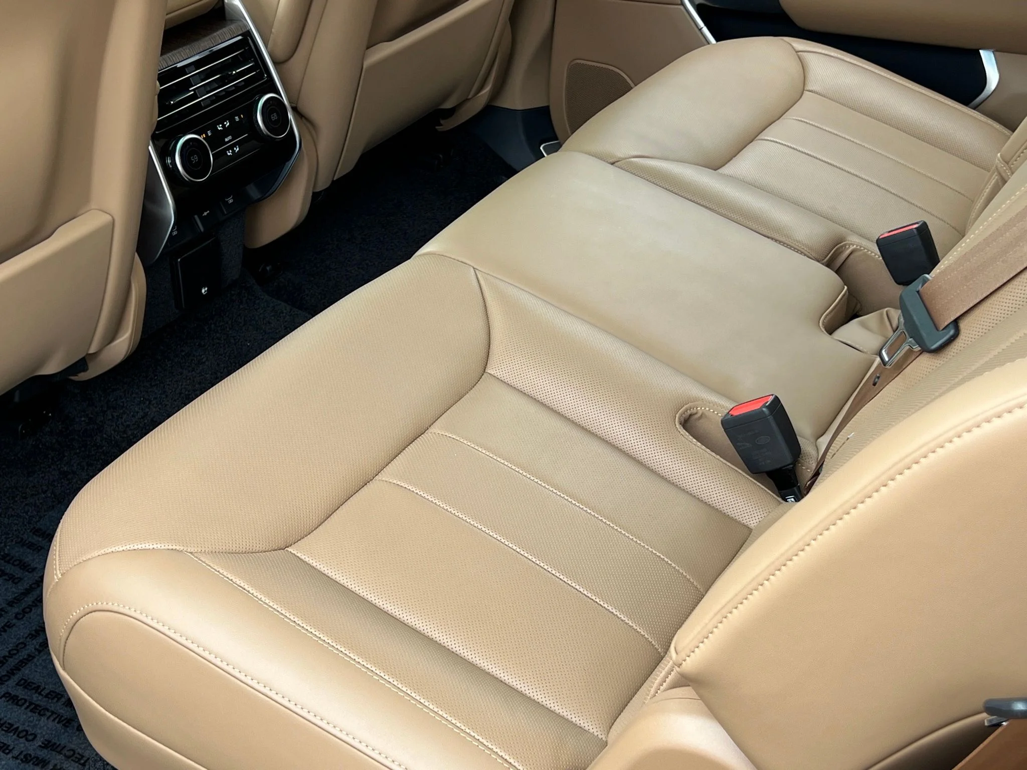 Used 2025 Gray Land Rover SE LWB image 19