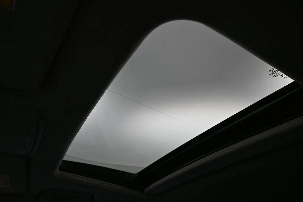 Used 2024 Solar Silver Metallic Honda Touring image 25