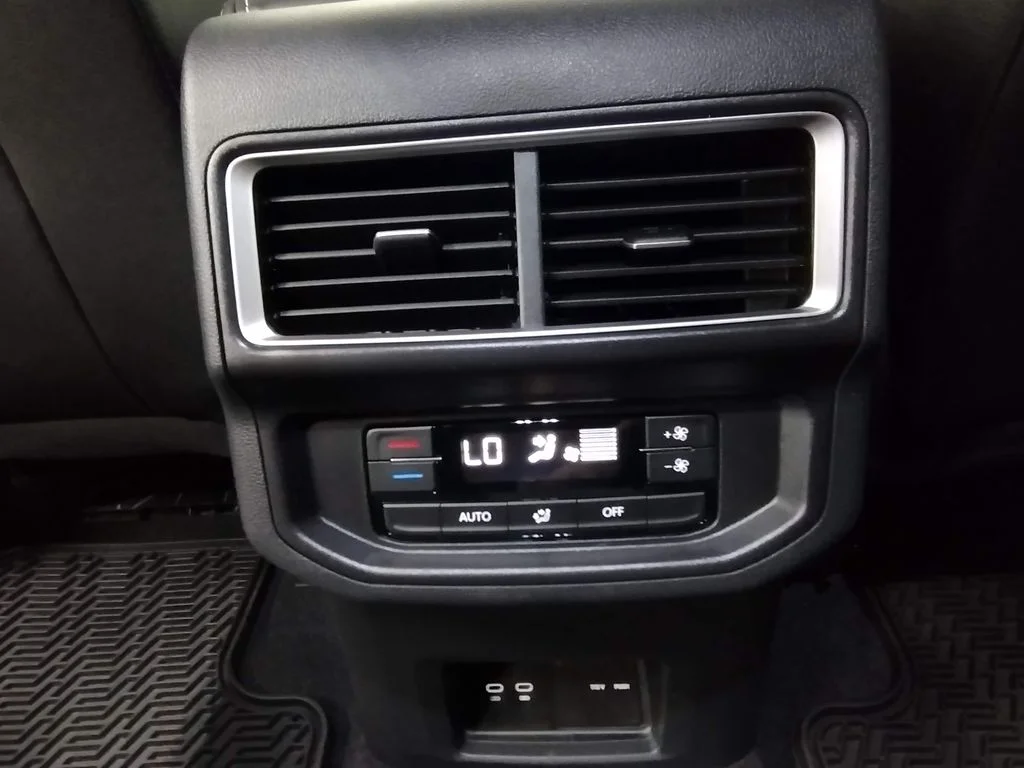 New 2026 Black Volkswagen 2.0T SE w/Technology image 37