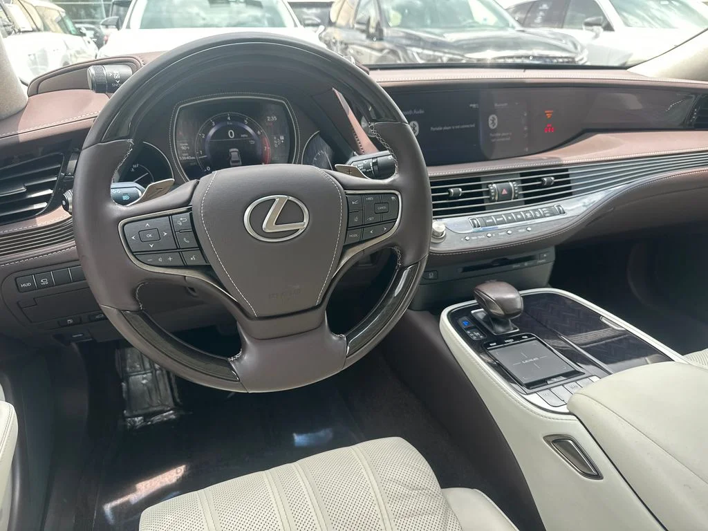 Used 2018  Lexus 500 Base image 18