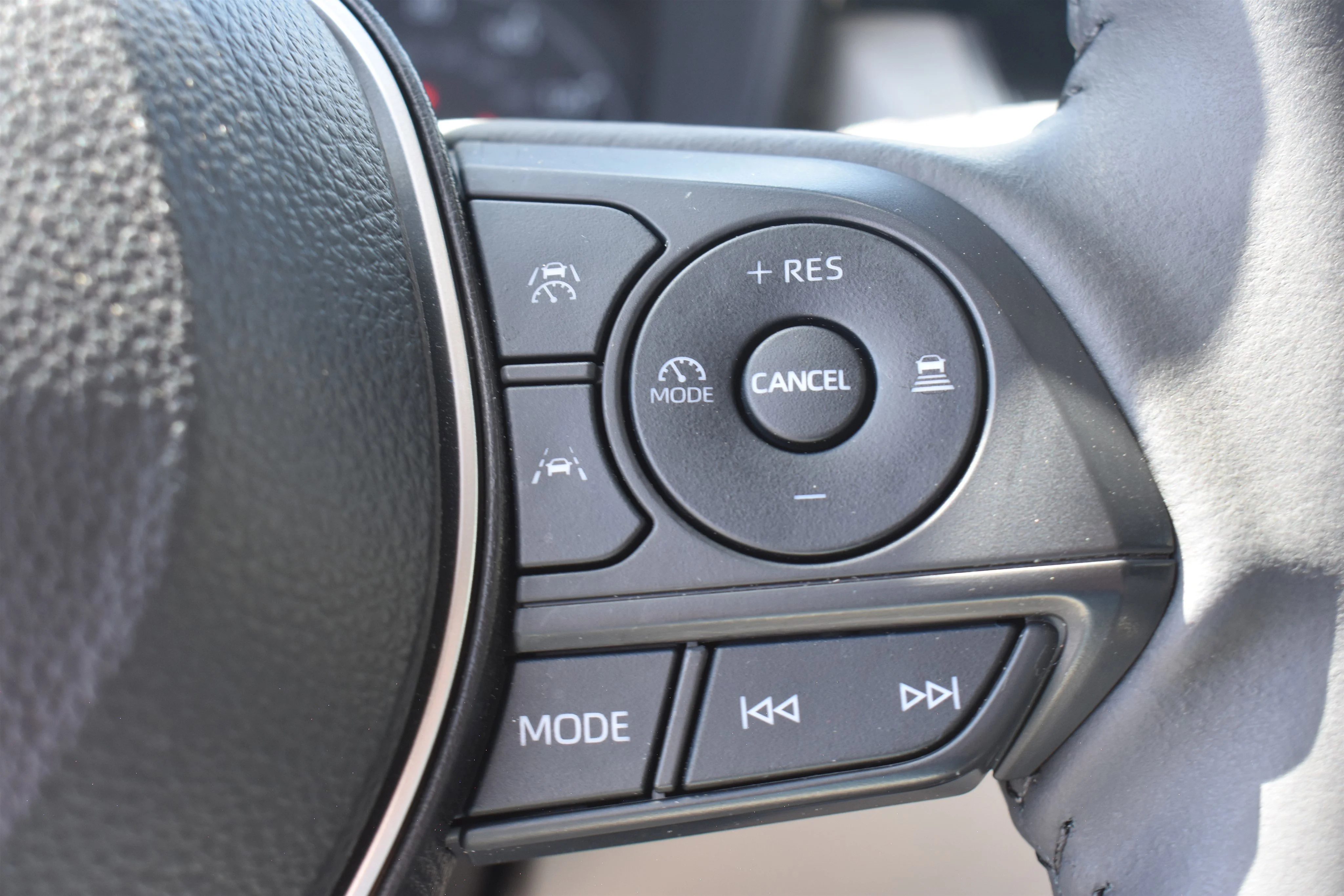 Used 2024  Toyota LE image 20