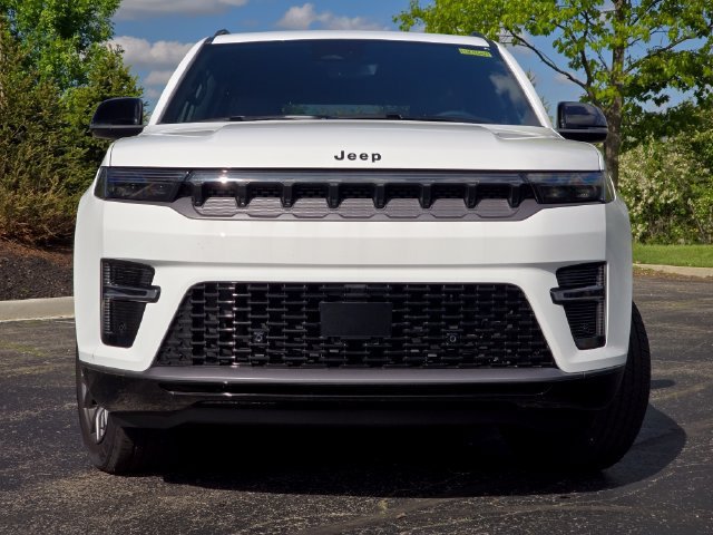 New 2026 Bright White Clear-Coat Exterior Paint Jeep Limited Altitude image 3