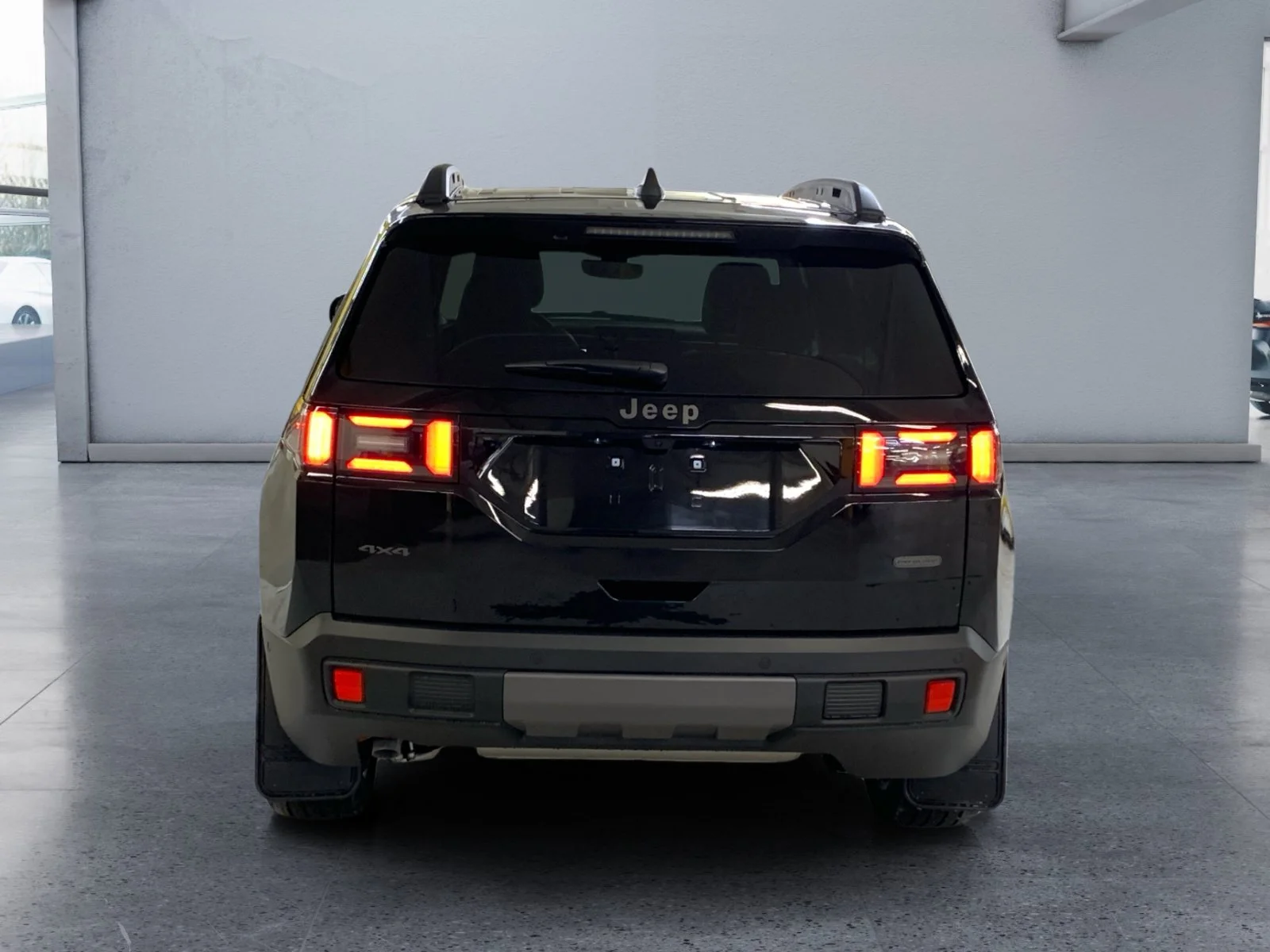 New 2026 Diamond Black Crystal Pearl Jeep Overland image 4