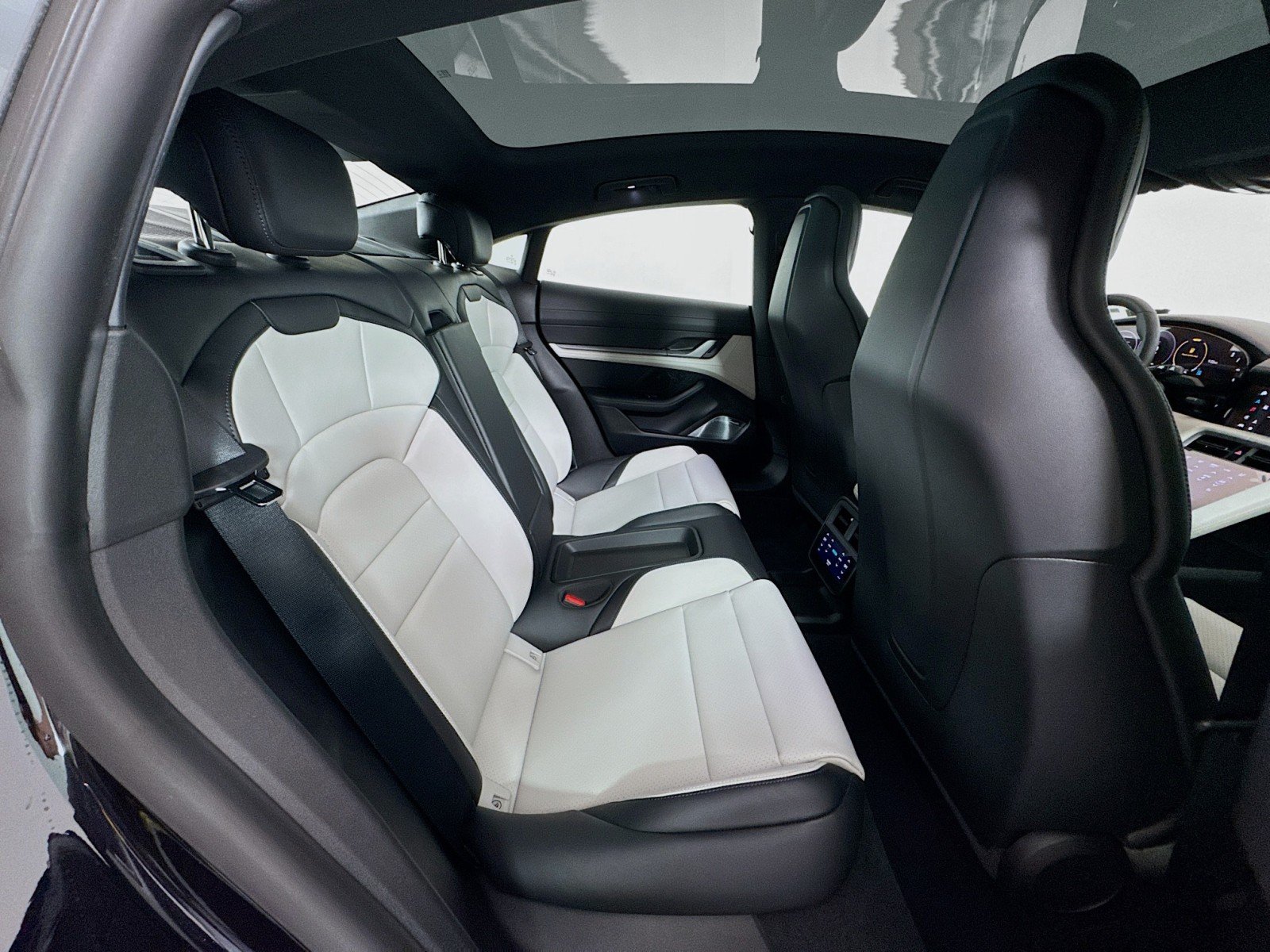 2025 Porsche Taycan S - Photo 23