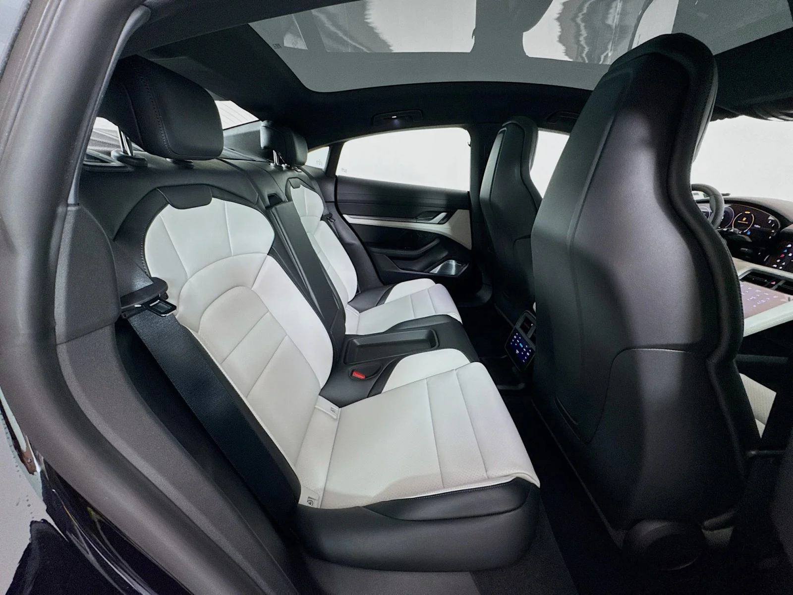 2025 Porsche Taycan S - Photo 23