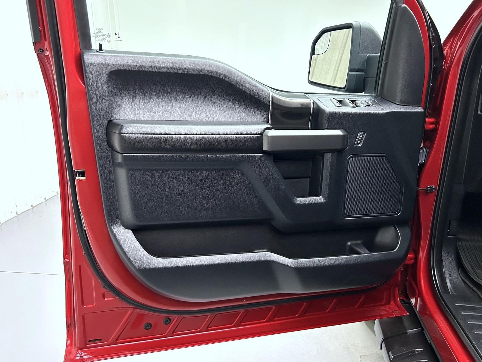 Used 2020 Red Ford XLT image 9