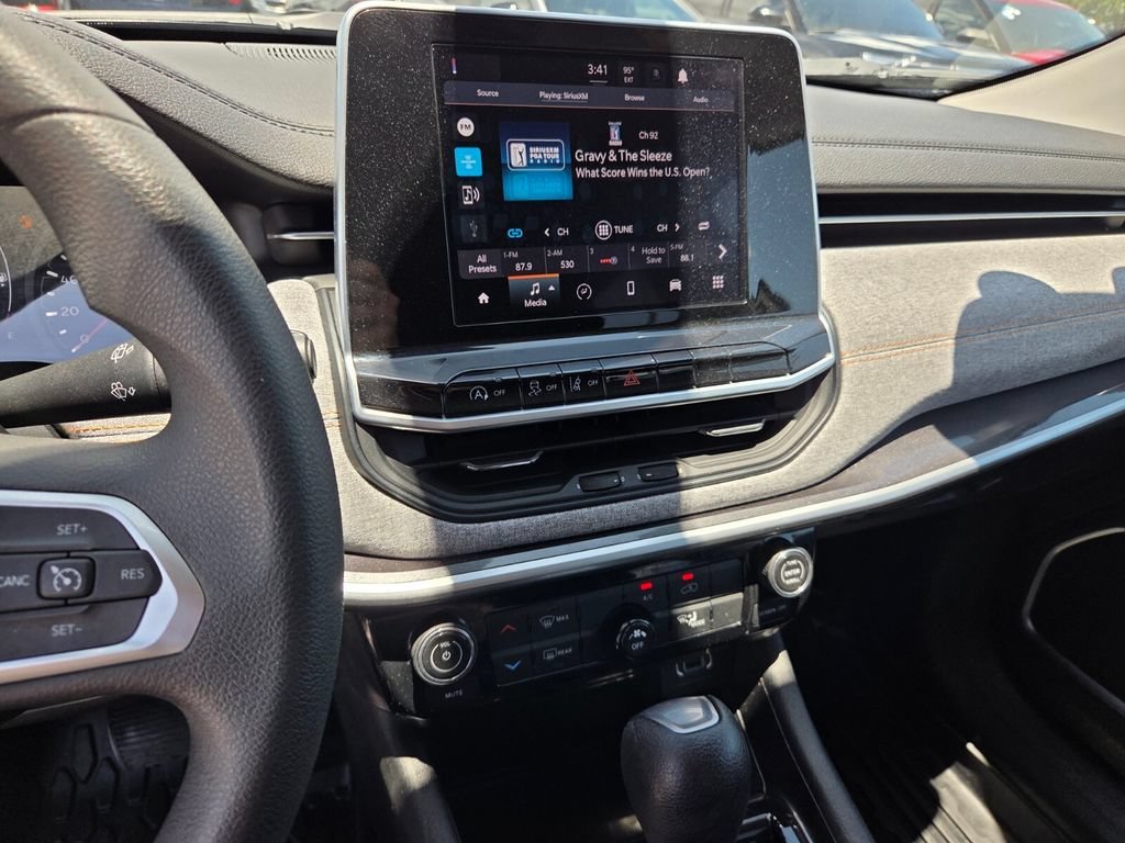 Used 2022  Jeep  image 26