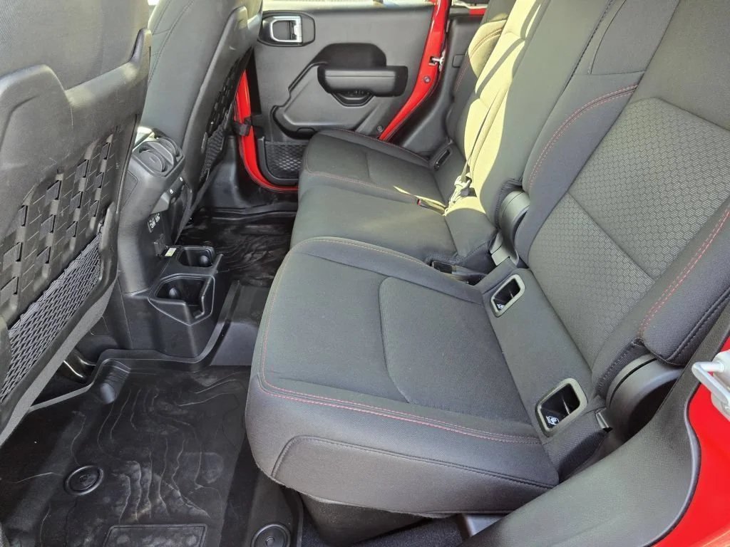 Used 2022 Firecracker Red Clearcoat Jeep Rubicon image 30