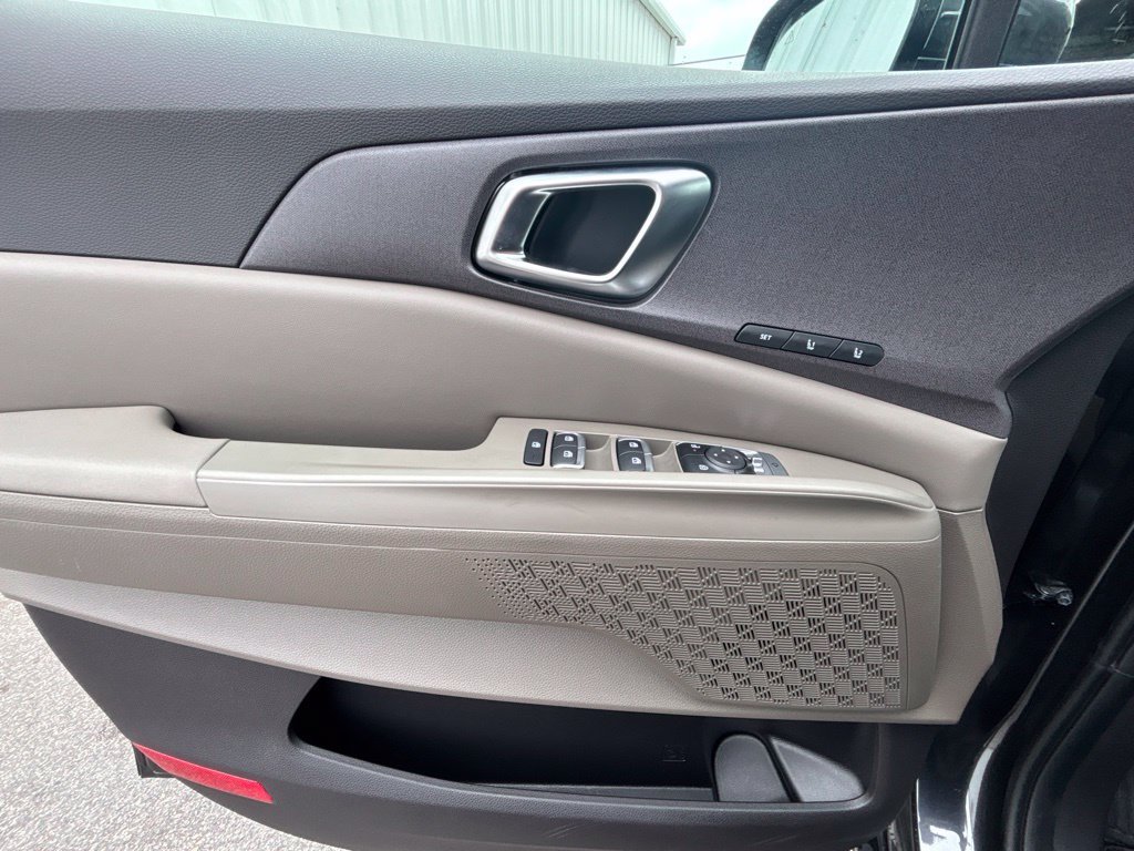 Used 2026  Kia EX image 11