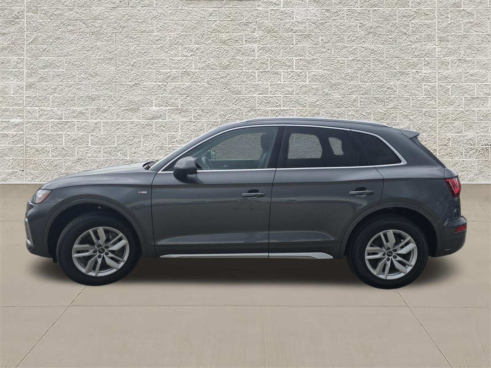 Used 2023 Daytona Gray Pearl Effect Audi S line Premium image 4