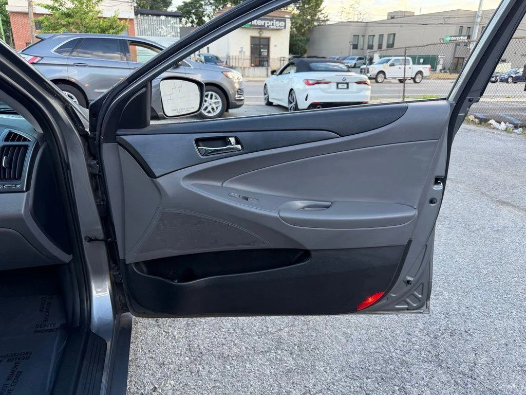 Used 2013 Gray Hyundai GLS image 11