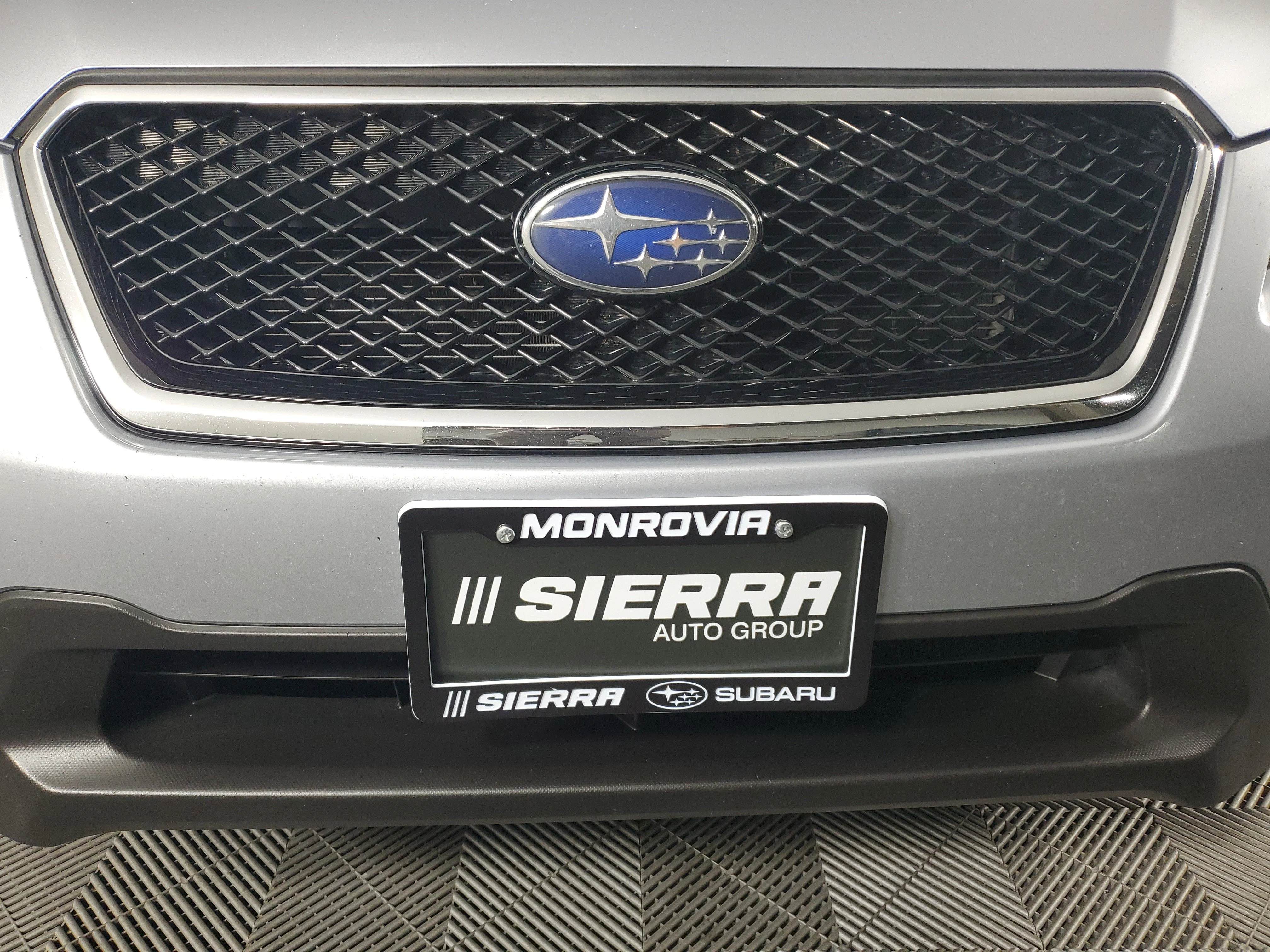 Used 2017 Ice Silver Metallic Subaru Limited image 10