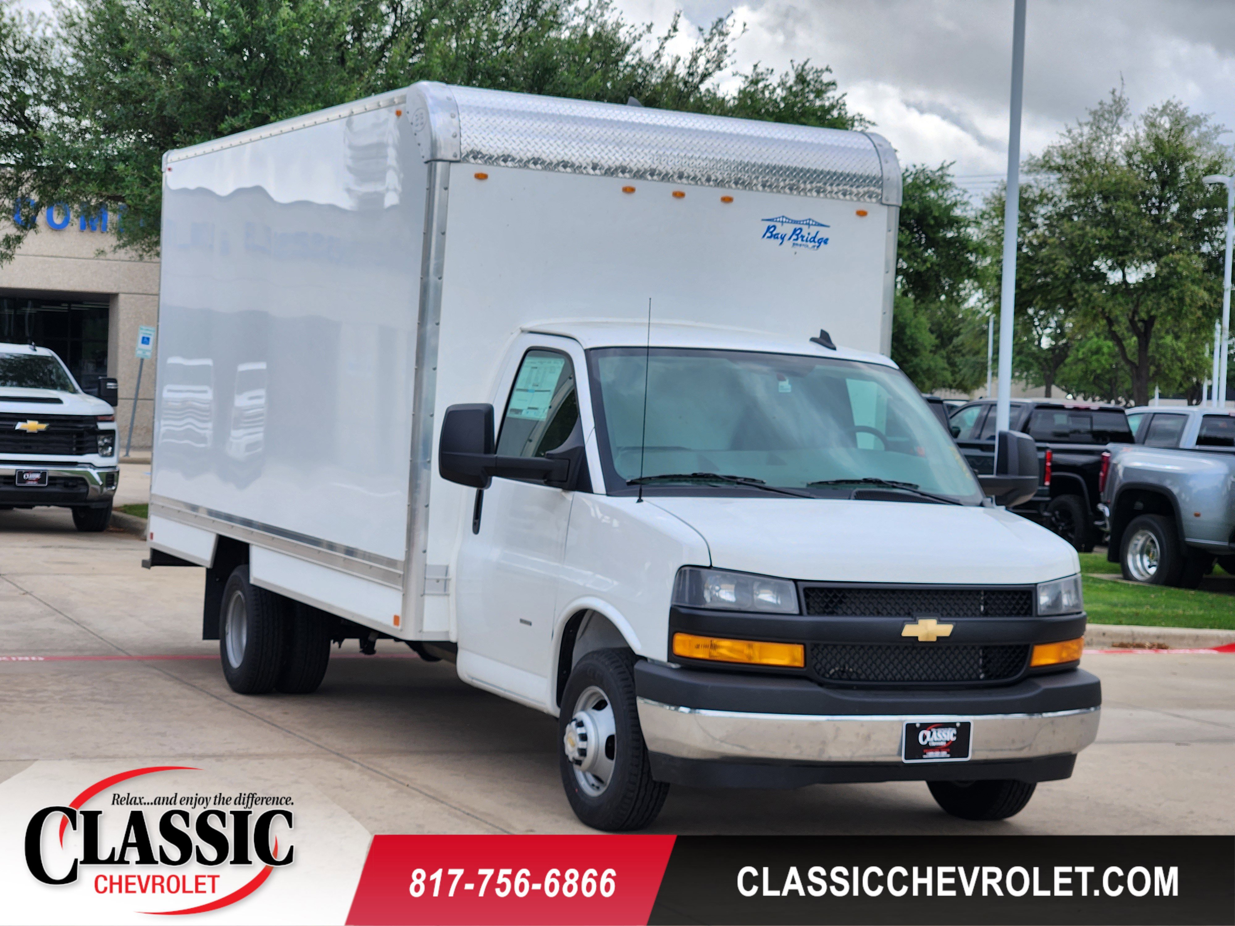 Summit White 2026 Chevrolet Express Chassis 3500 Cutaway 177 Van Rear-Wheel Drive