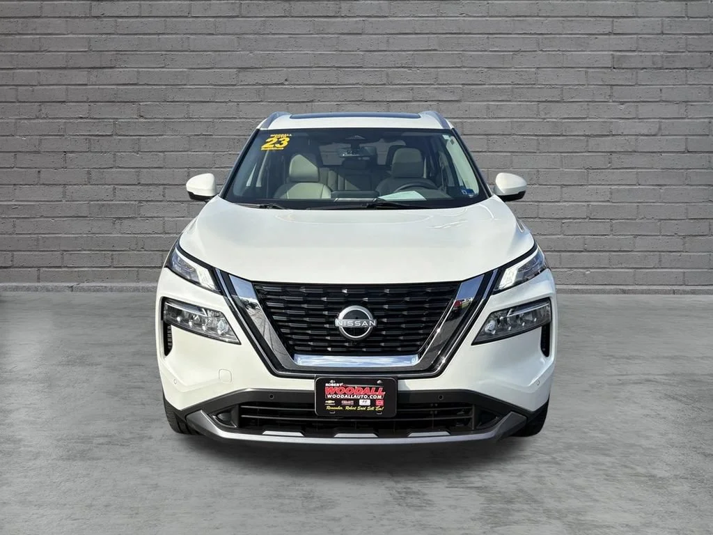 Used 2023  Nissan SL image 1