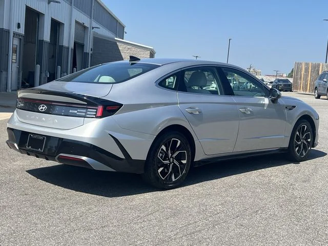 Used 2025 Silver Hyundai SEL image 13