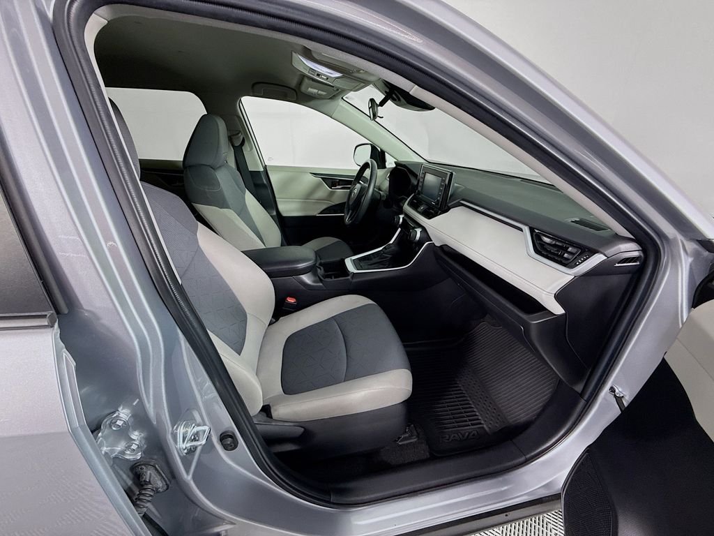 Used 2022 Silver Toyota XLE image 28