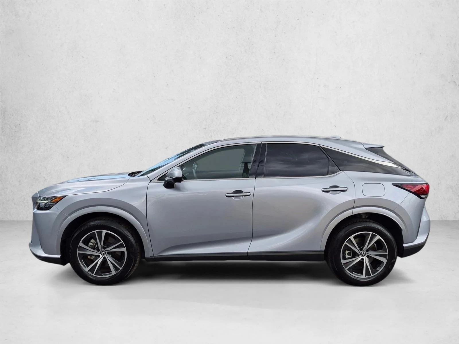 Certified Used 2025 Iridium Lexus PREMIUM image 9