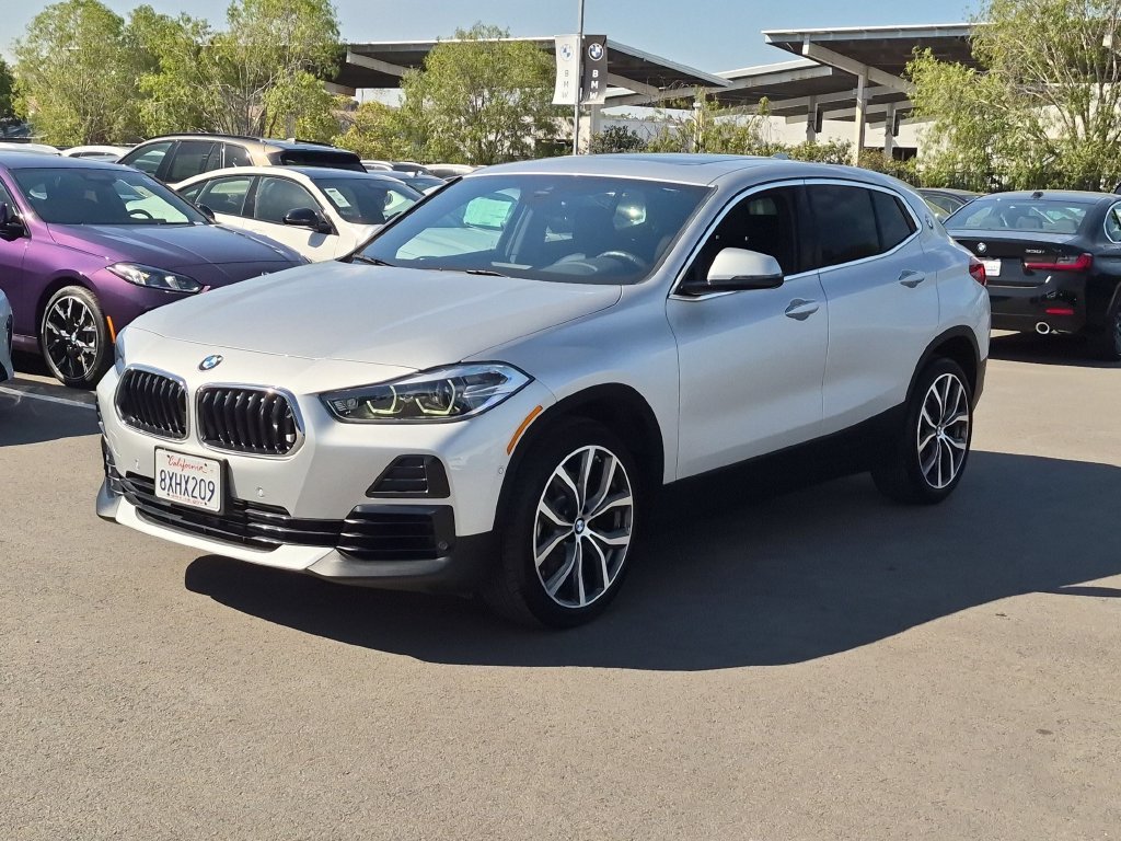 Used 2022 Silver BMW sDrive28i image 2