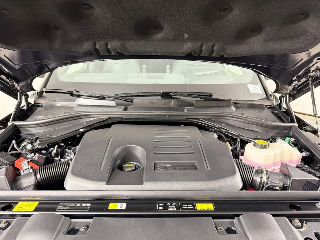 New 2026 Carpathian Grey Land Rover Dynamic SE image 32