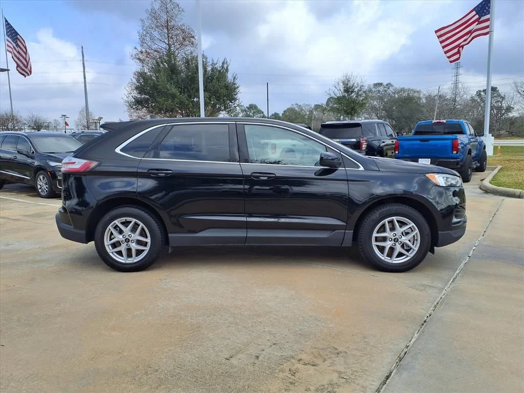 Used 2023 Black Ford SEL image 7