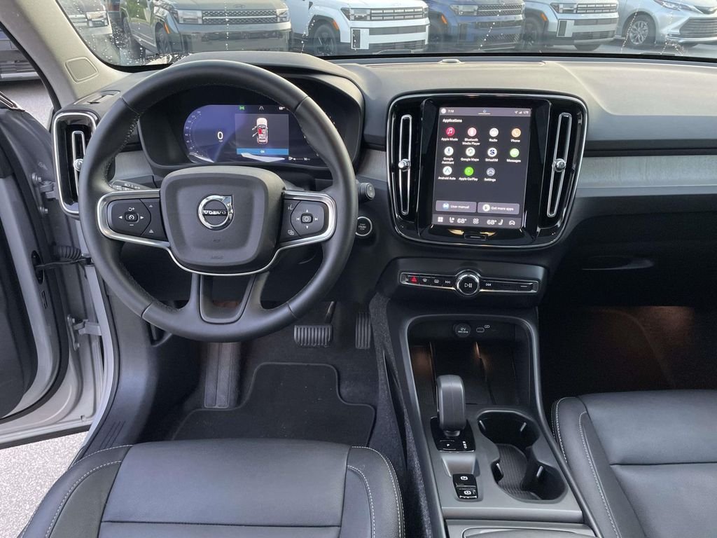 Used 2025 Vapour Grey Metallic Volvo Core Bright Theme image 4