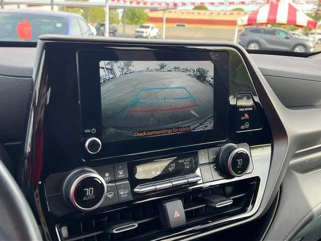2025 Toyota Highlander LE - Photo 28