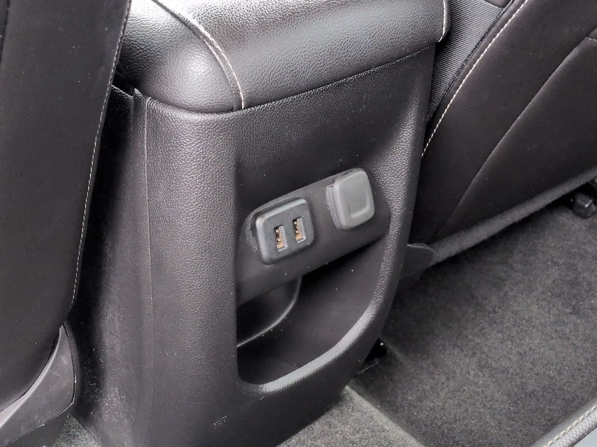 Used 2018 White GMC Denali image 22