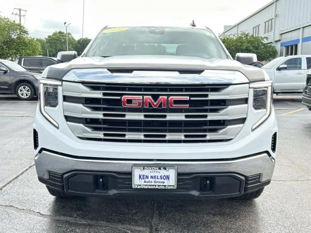 Used 2022 Summit White GMC SLE image 2