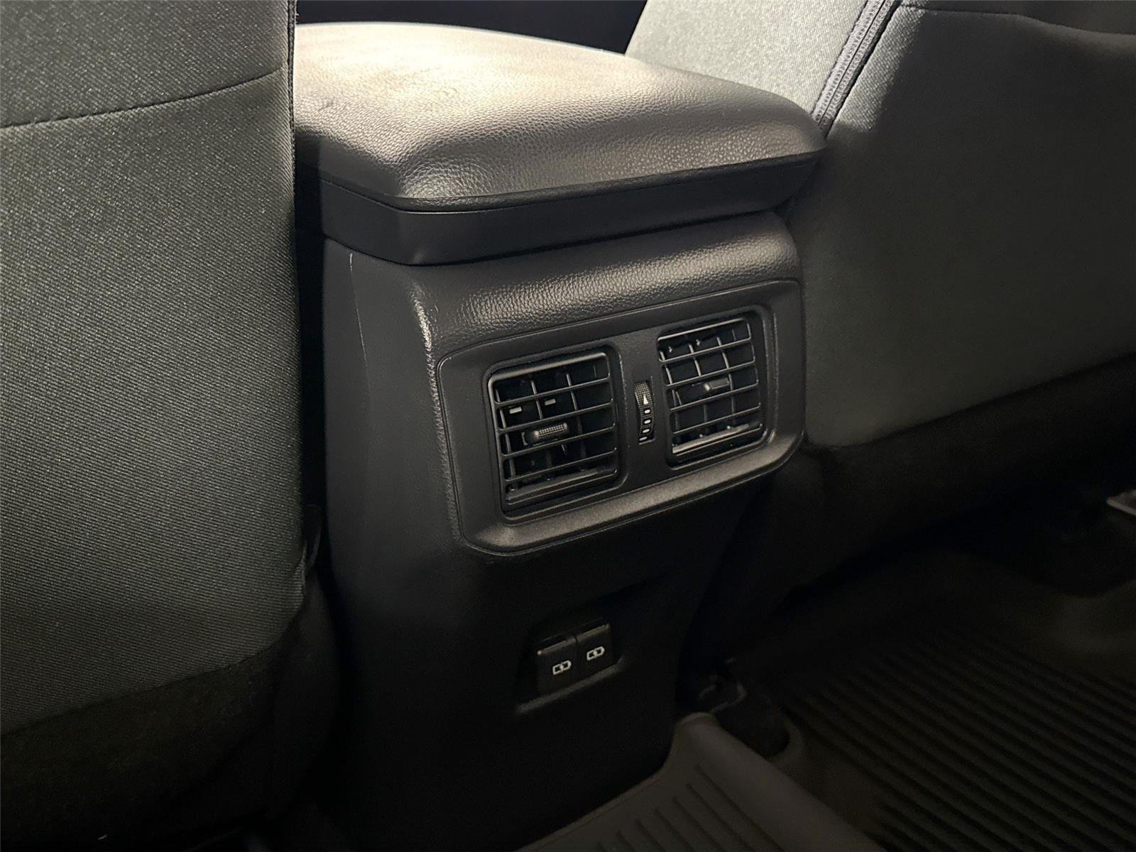 Used 2025 Ice Cap Toyota XLE image 33