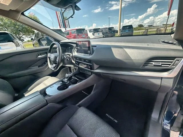 2025 Nissan Rogue SV - Photo 28