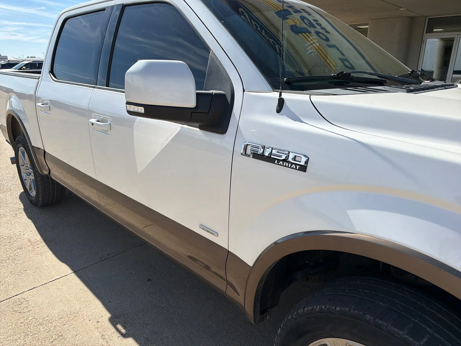 Used 2015 White Platinum Metallic Tri-Coat Ford Lariat image 2