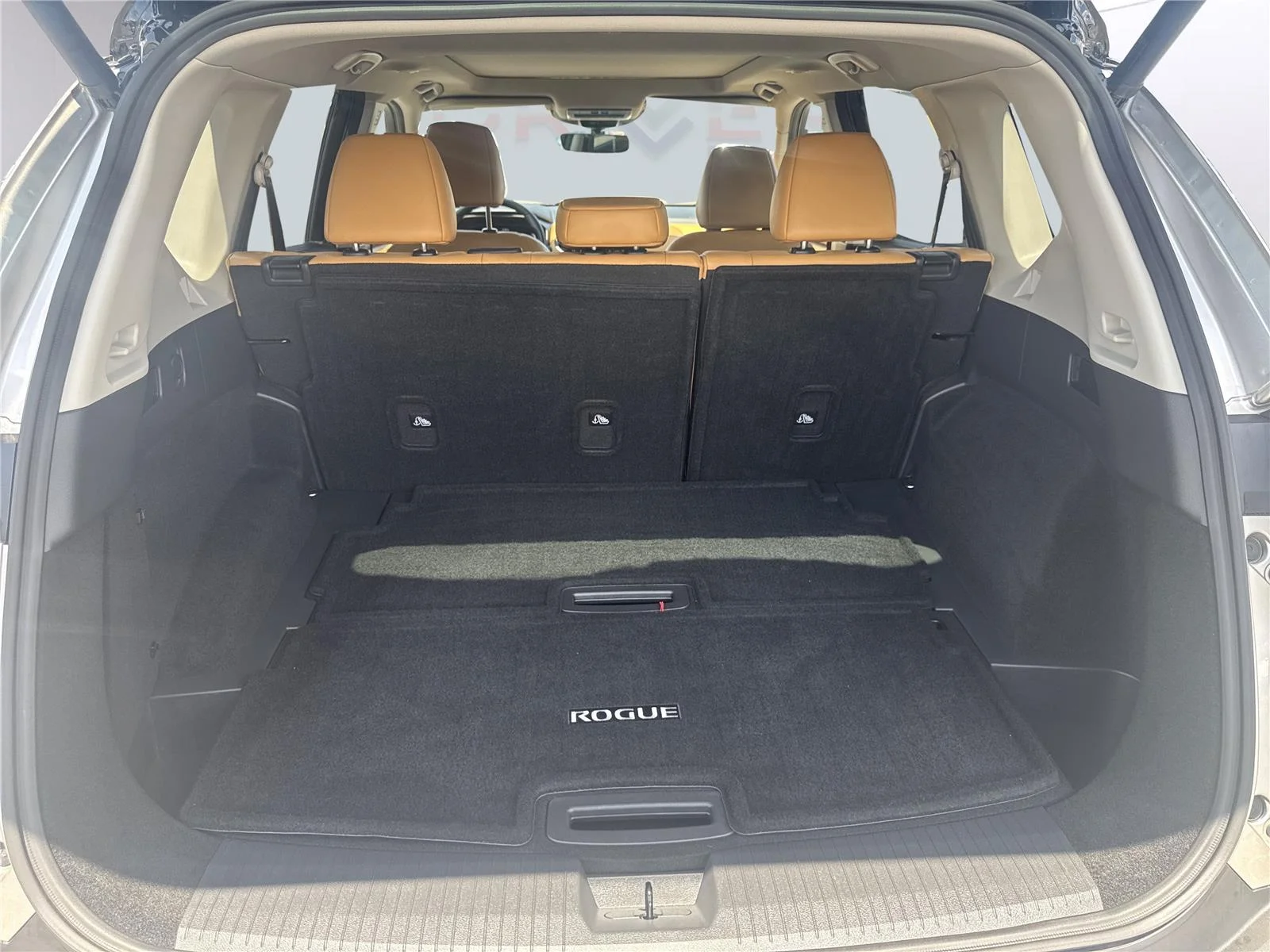 Used 2023 Beige Nissan PLATINUM image 33