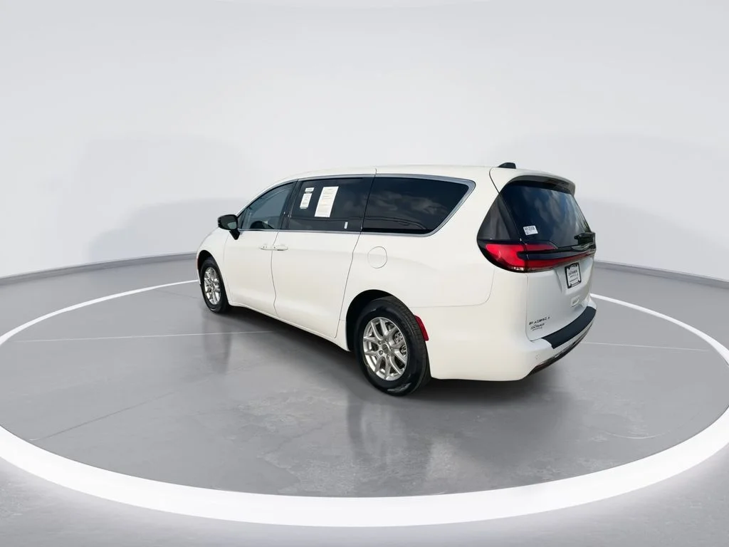 Used 2024 White Chrysler Touring L image 6