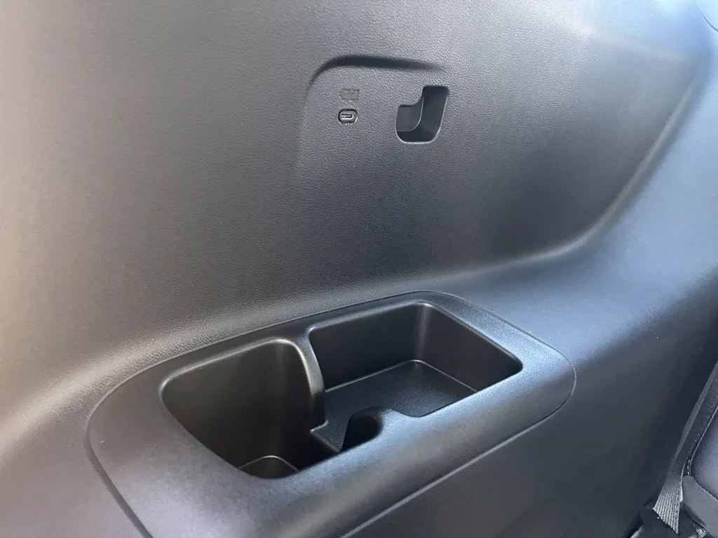 New 2027 Polar White Tricoat Chevrolet LT image 32