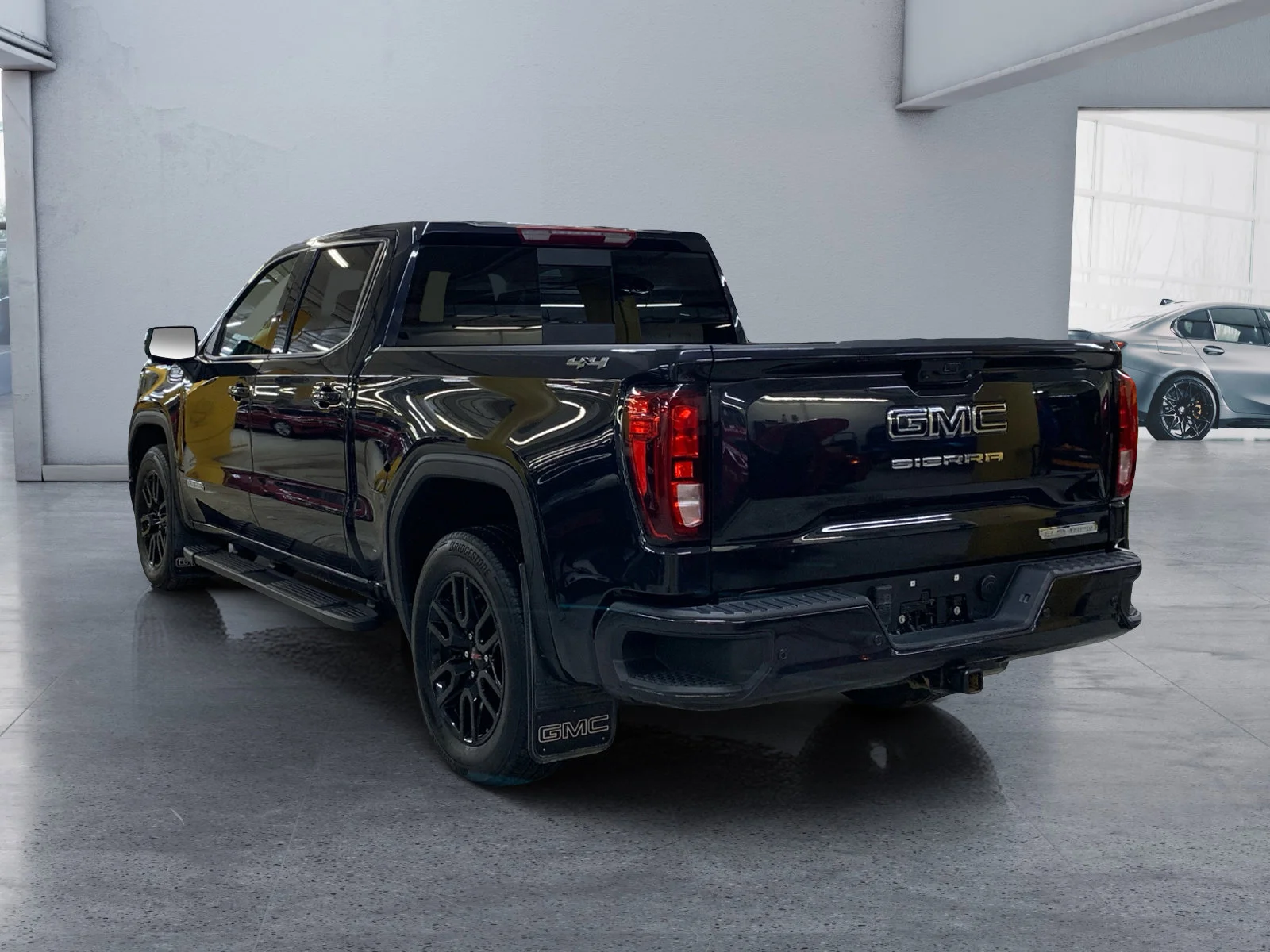 Used 2025 TITANIUM RUSH METALLIC GMC Elevation image 3