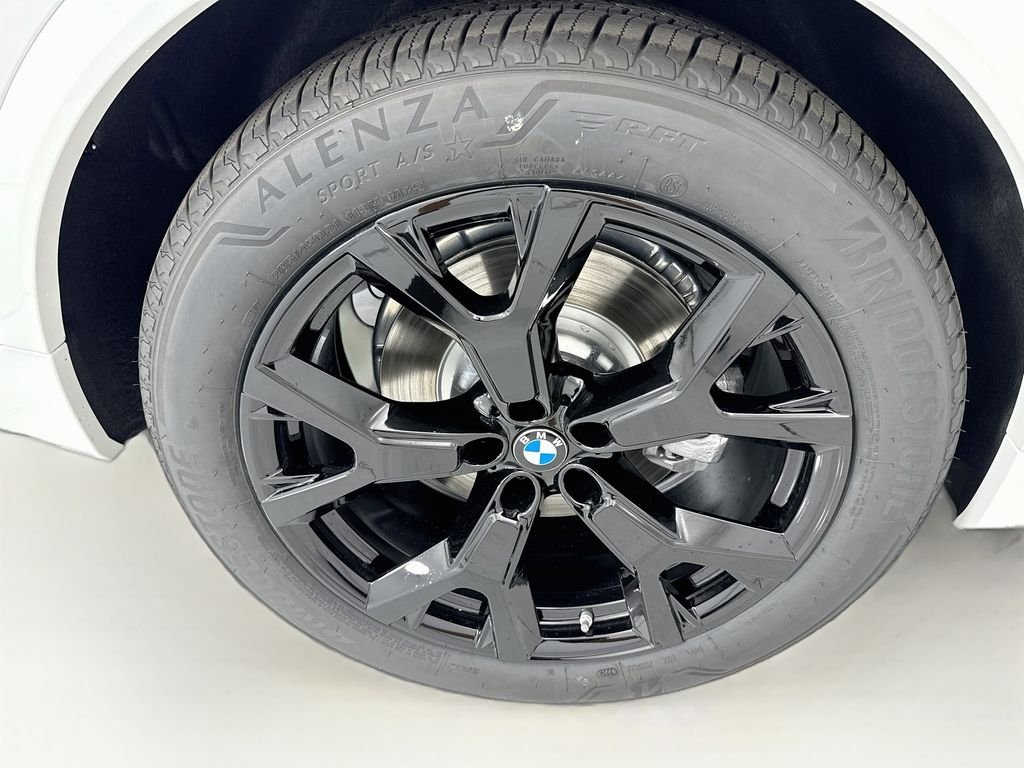 New 2027 White Metallic BMW xDrive40i image 33