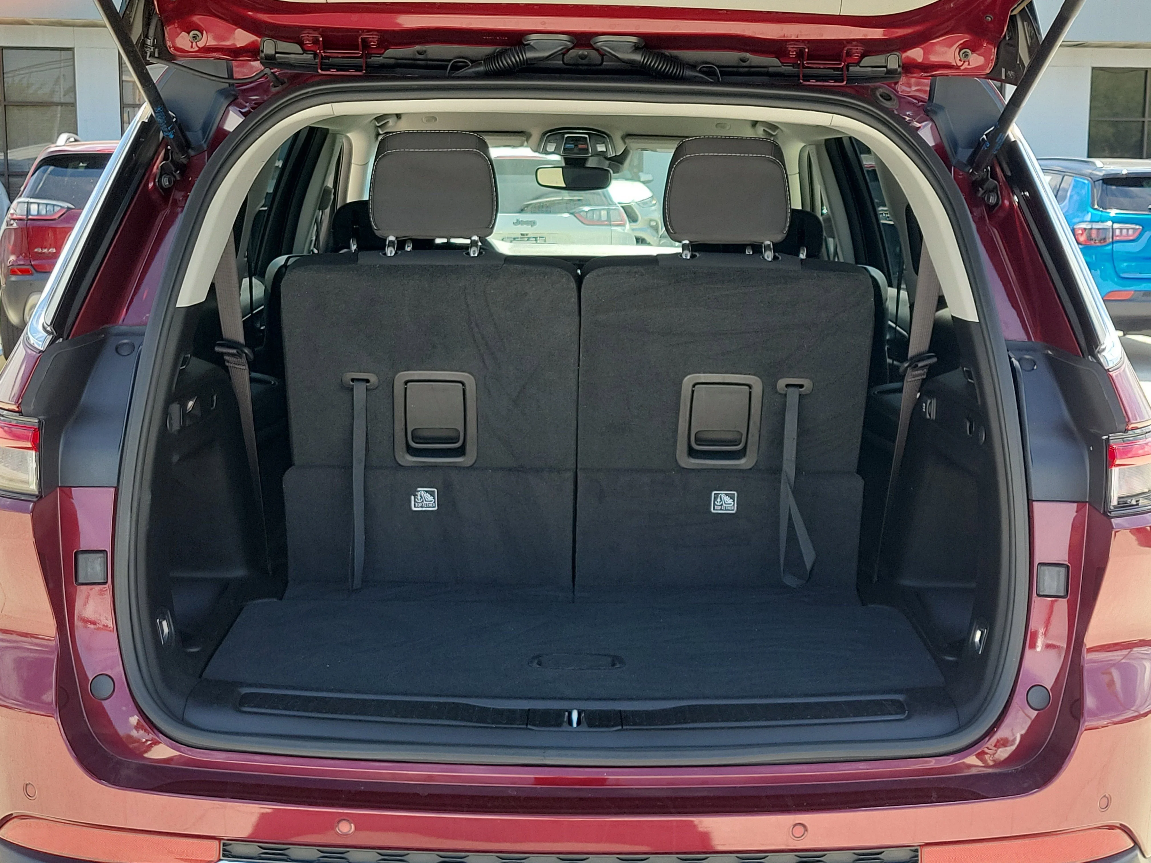 Used 2023 Velvet Red Pearlcoat Jeep Laredo image 12