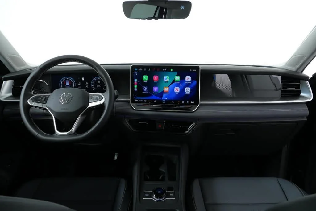 New 2026 Platinum Gray Metallic Volkswagen SE image 15