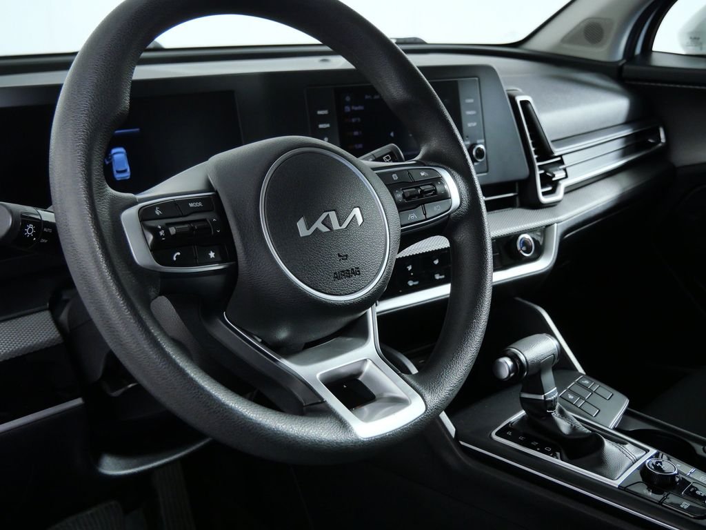 Used 2023 White Kia LX image 17