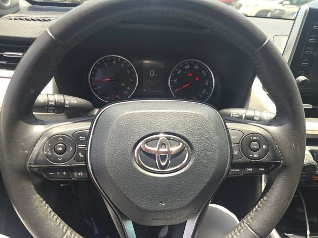 Used 2019  Toyota XLE Premium image 8