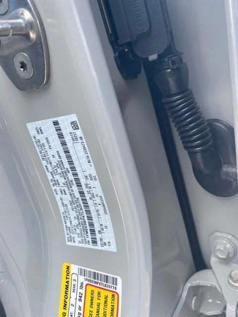 New 2026 Avalanche Gray Ford Badlands® image 39