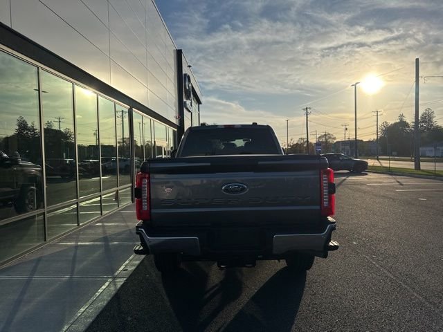 Used 2025 Gray Metallic Ford XLT image 4
